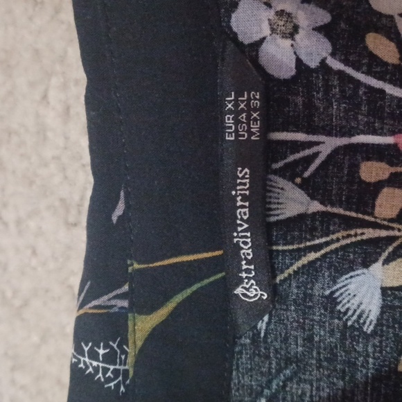 Stradivarius 3/4 Sleeve Button Up Top - Picture 2 of 15